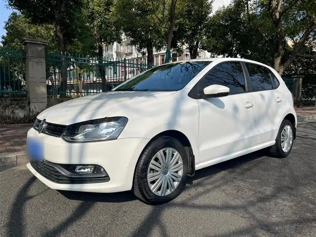 VOLKSWAGEN POLO 2016