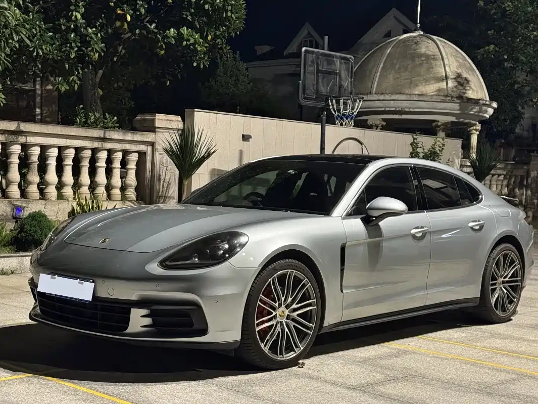 PORSCHE PANAMERA 2017