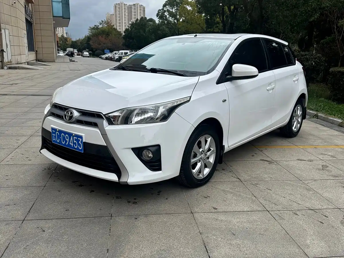 TOYOTA YARIS L DAZZLING