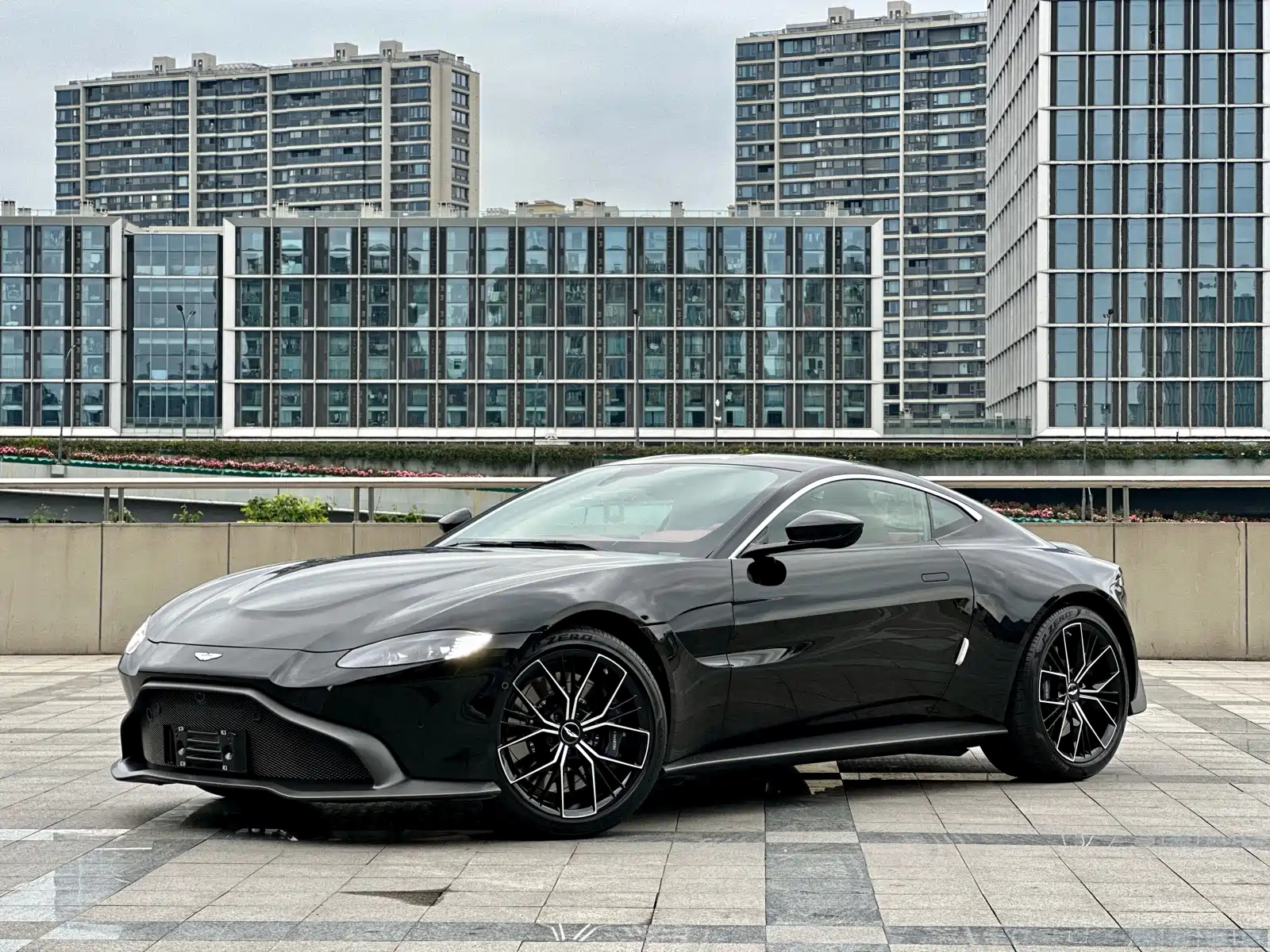 ASTON MARTIN V8 VANTAGE 2022
