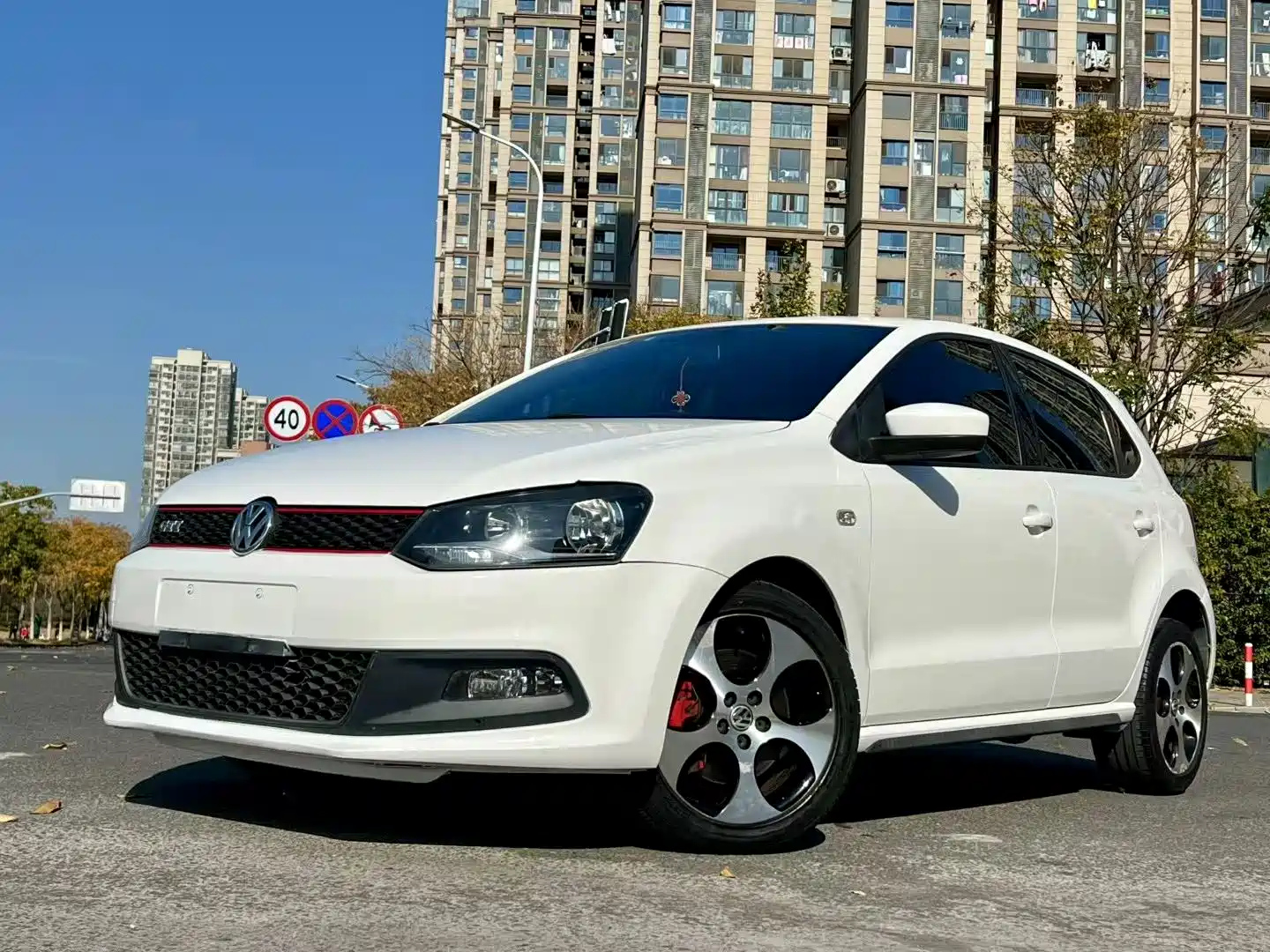 VOLKSWAGEN POLO 2012