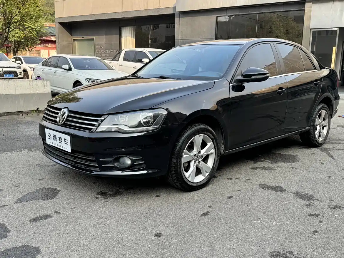 VOLKSWAGEN BORA 2014