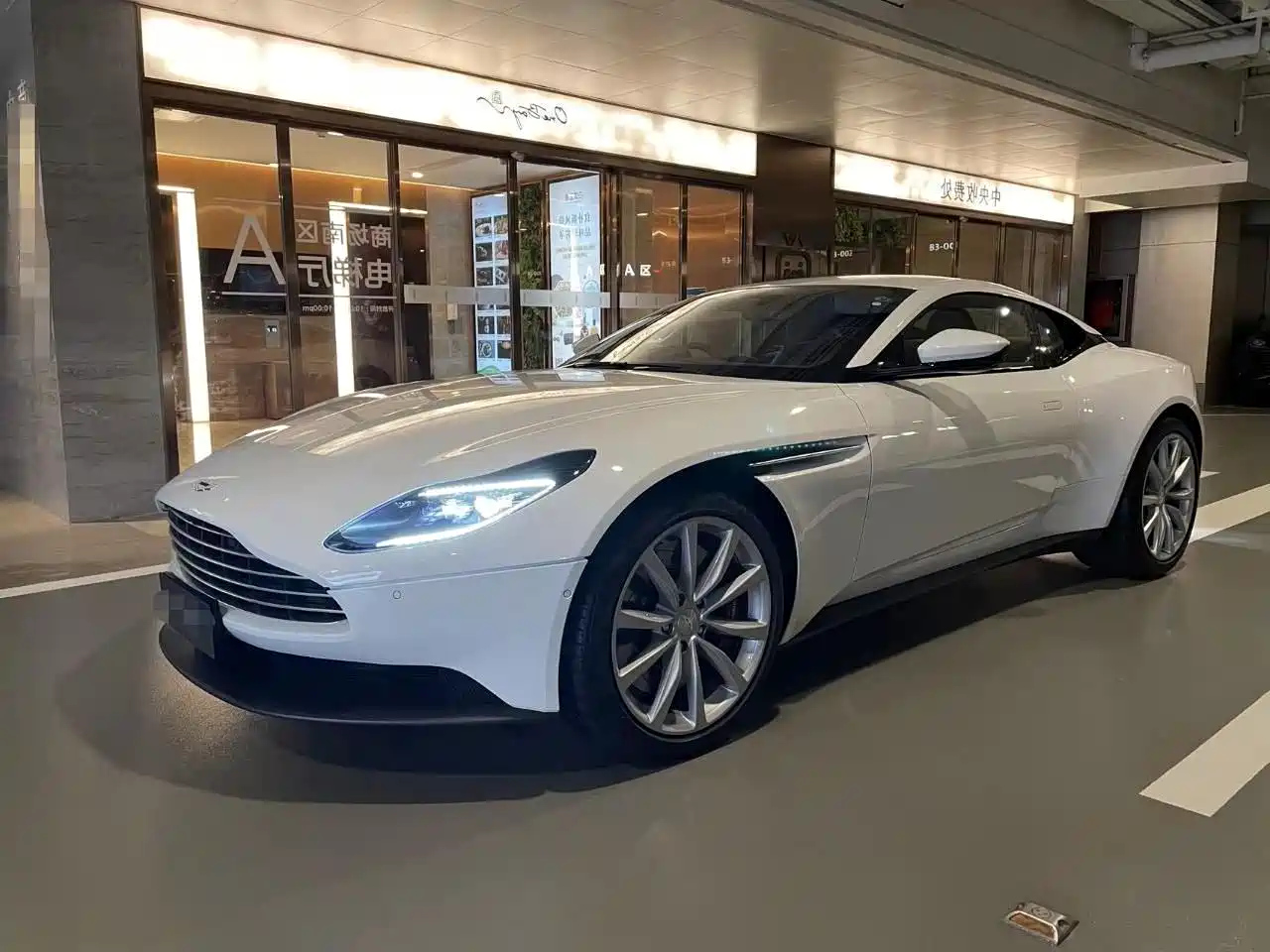 ASTON MARTIN DB11 2019