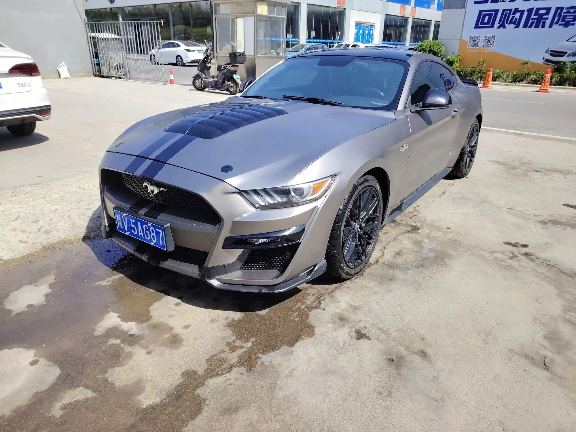 FORD MUSTANG