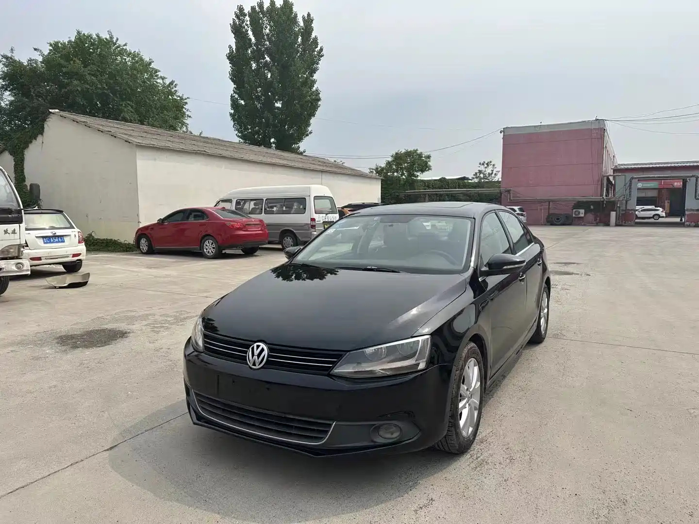 VOLKSWAGEN SAGITAR 2012