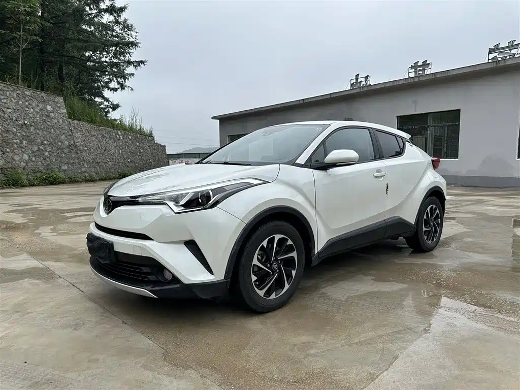 TOYOTA IZOA 2018