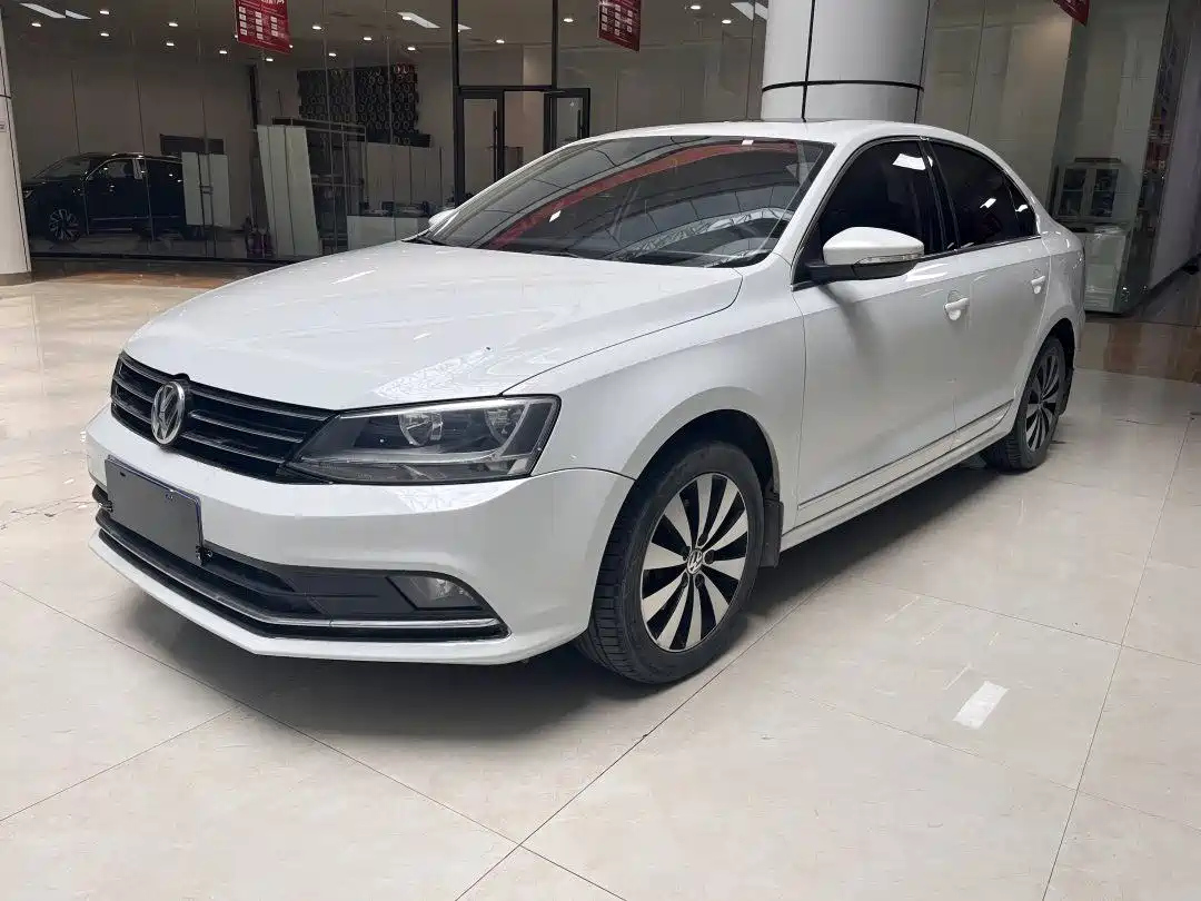 VOLKSWAGEN SAGITAR 2017
