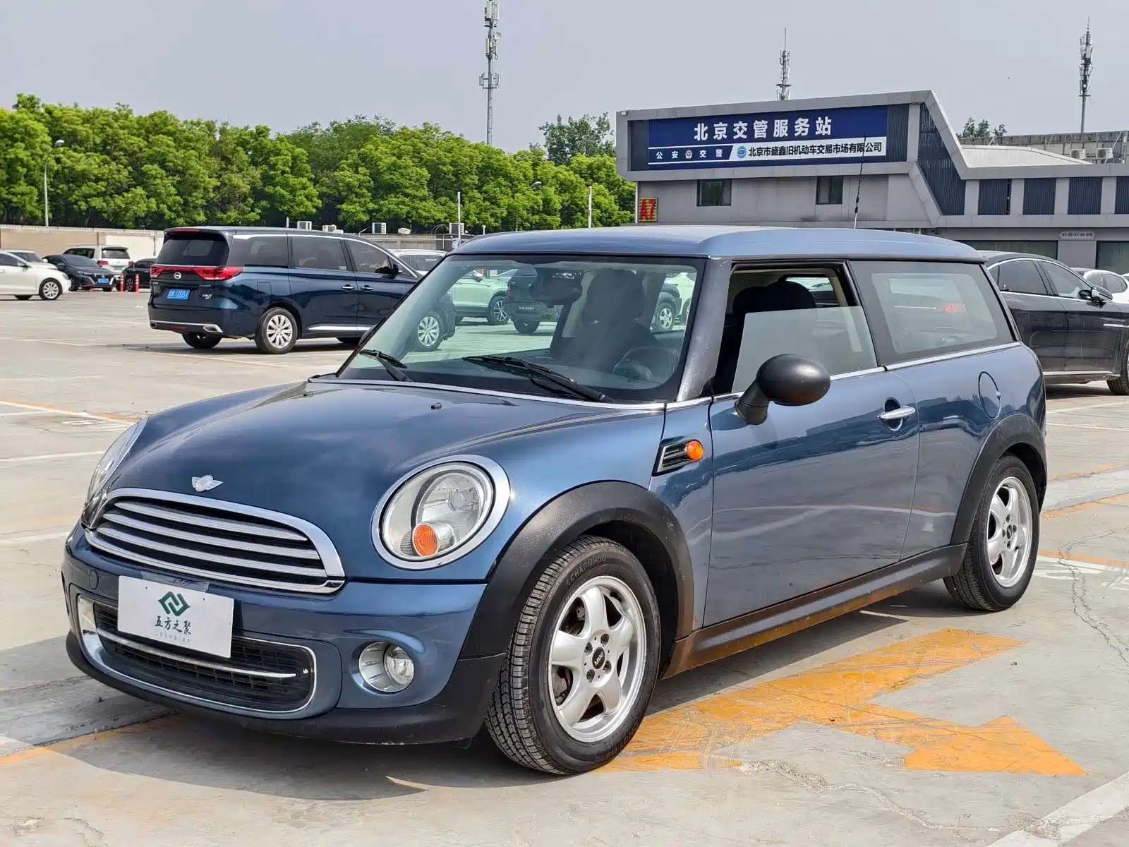 MINI CLUBMAN 2011