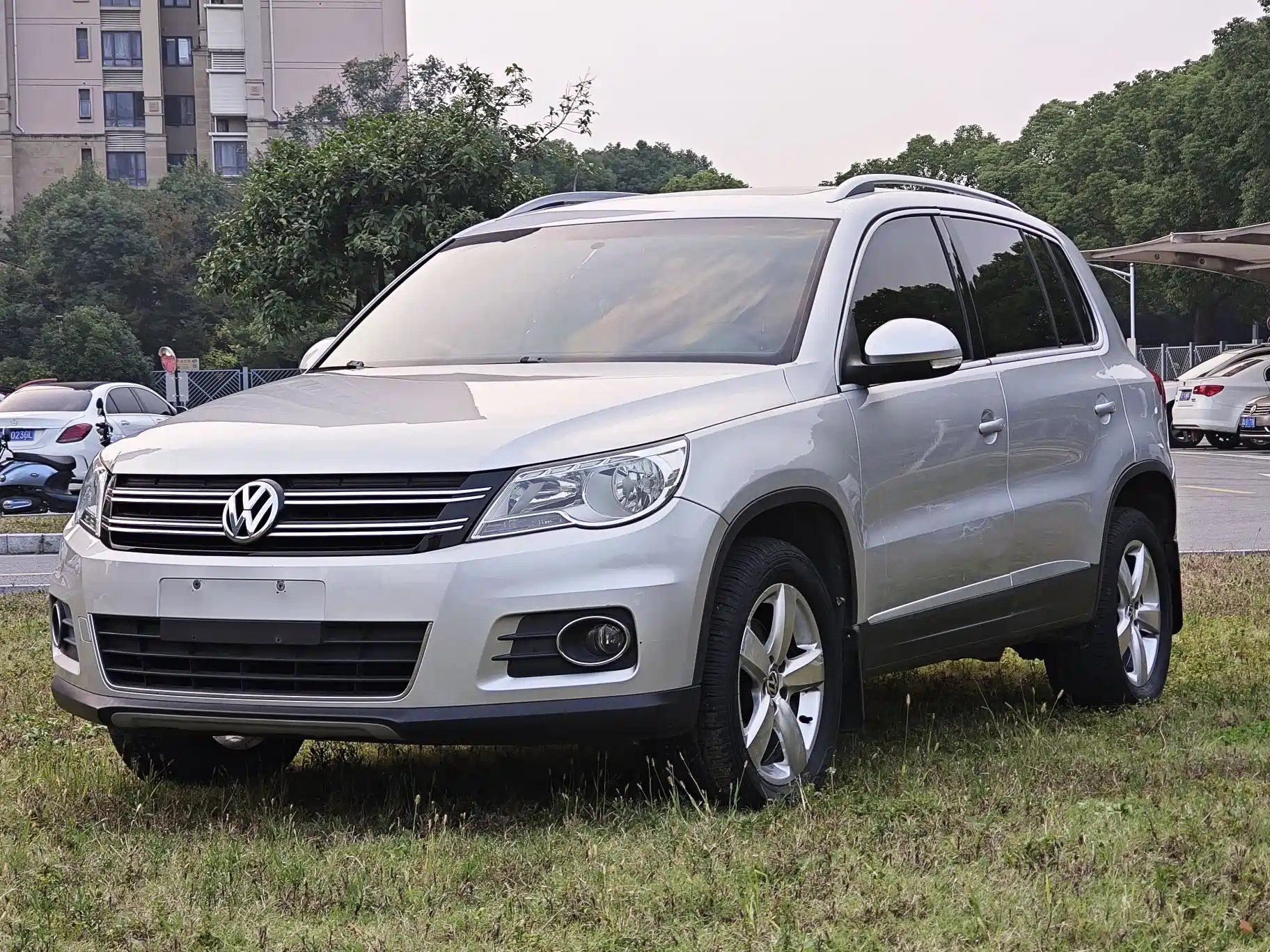 VOLKSWAGEN TIGUAN 2012