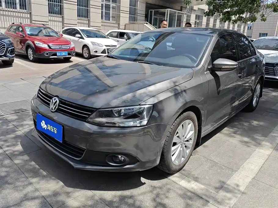 VOLKSWAGEN SAGITAR 2014