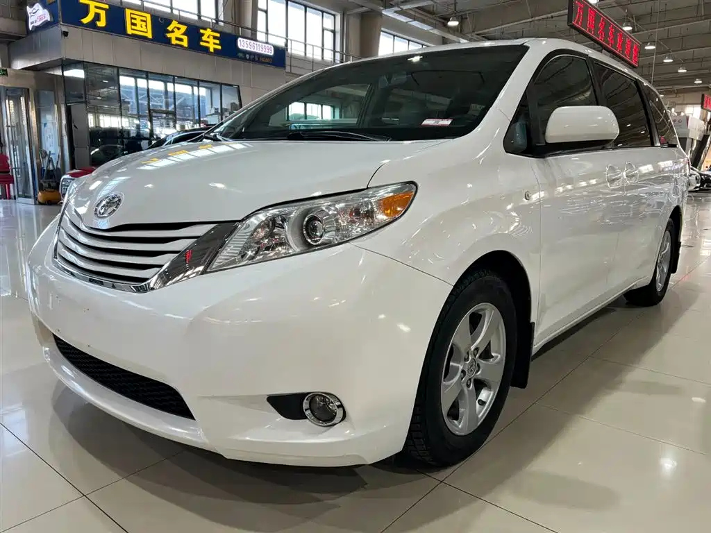 TOYOTA SIENNA 2015