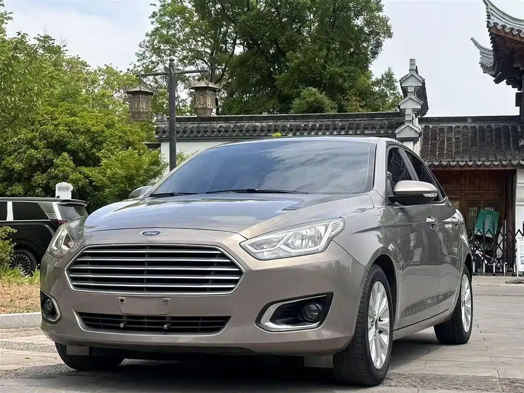 FORD ESCORT 2015