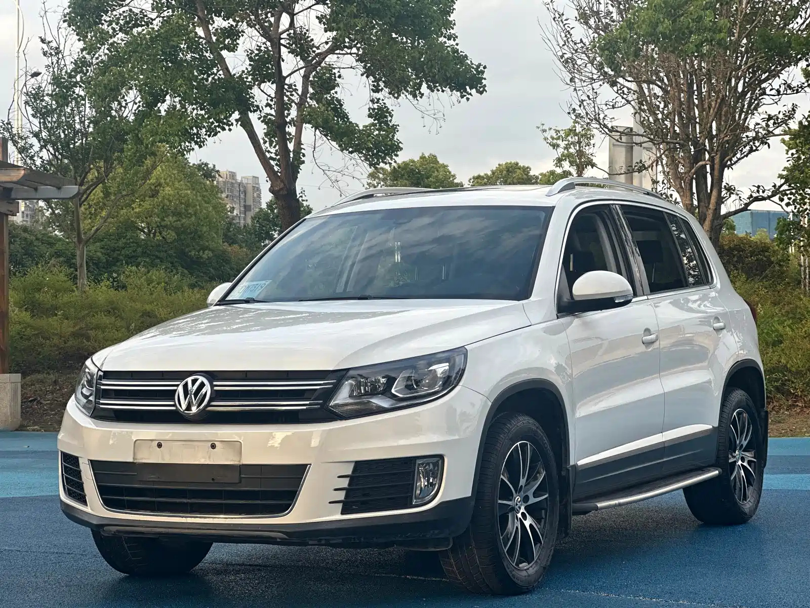 VOLKSWAGEN TIGUAN 2015