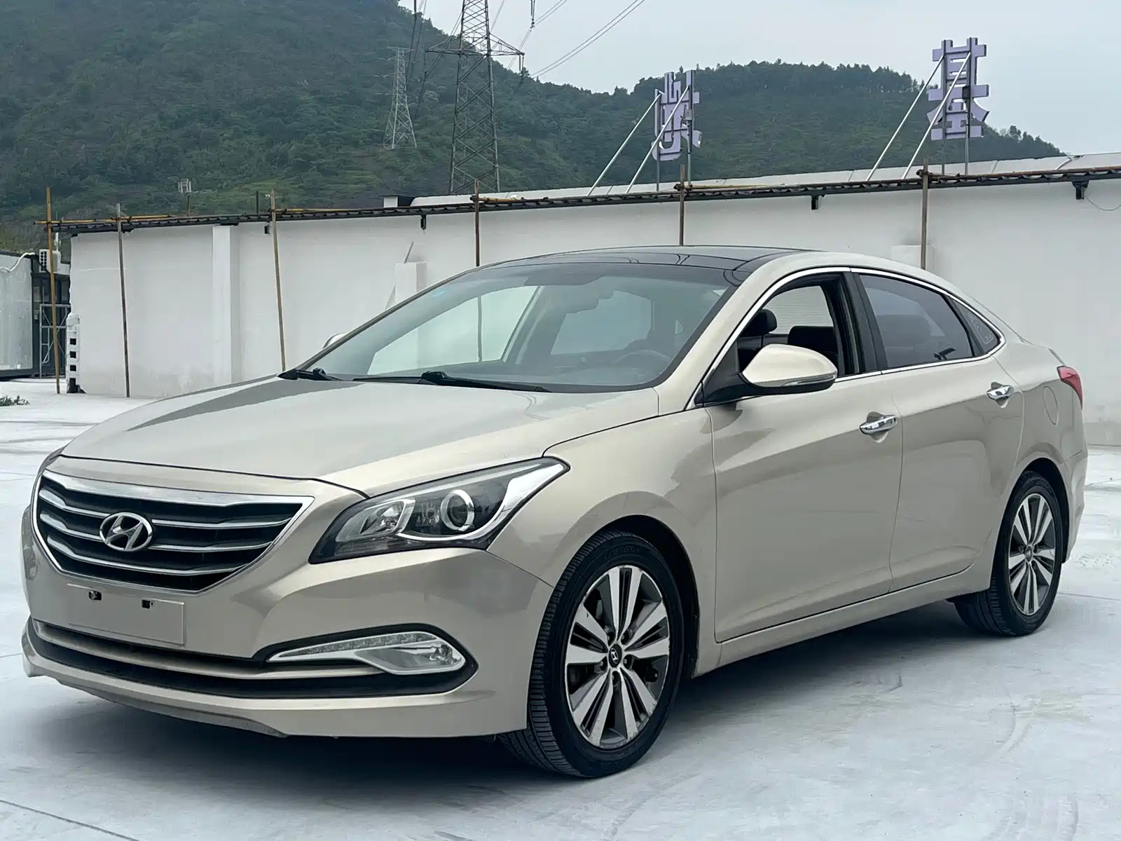 HYUNDAI MISTRA 2014
