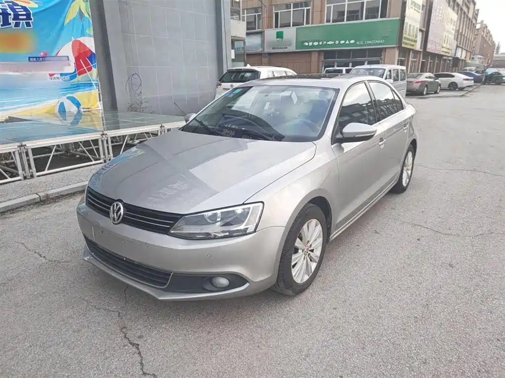 VOLKSWAGEN SAGITAR 2014