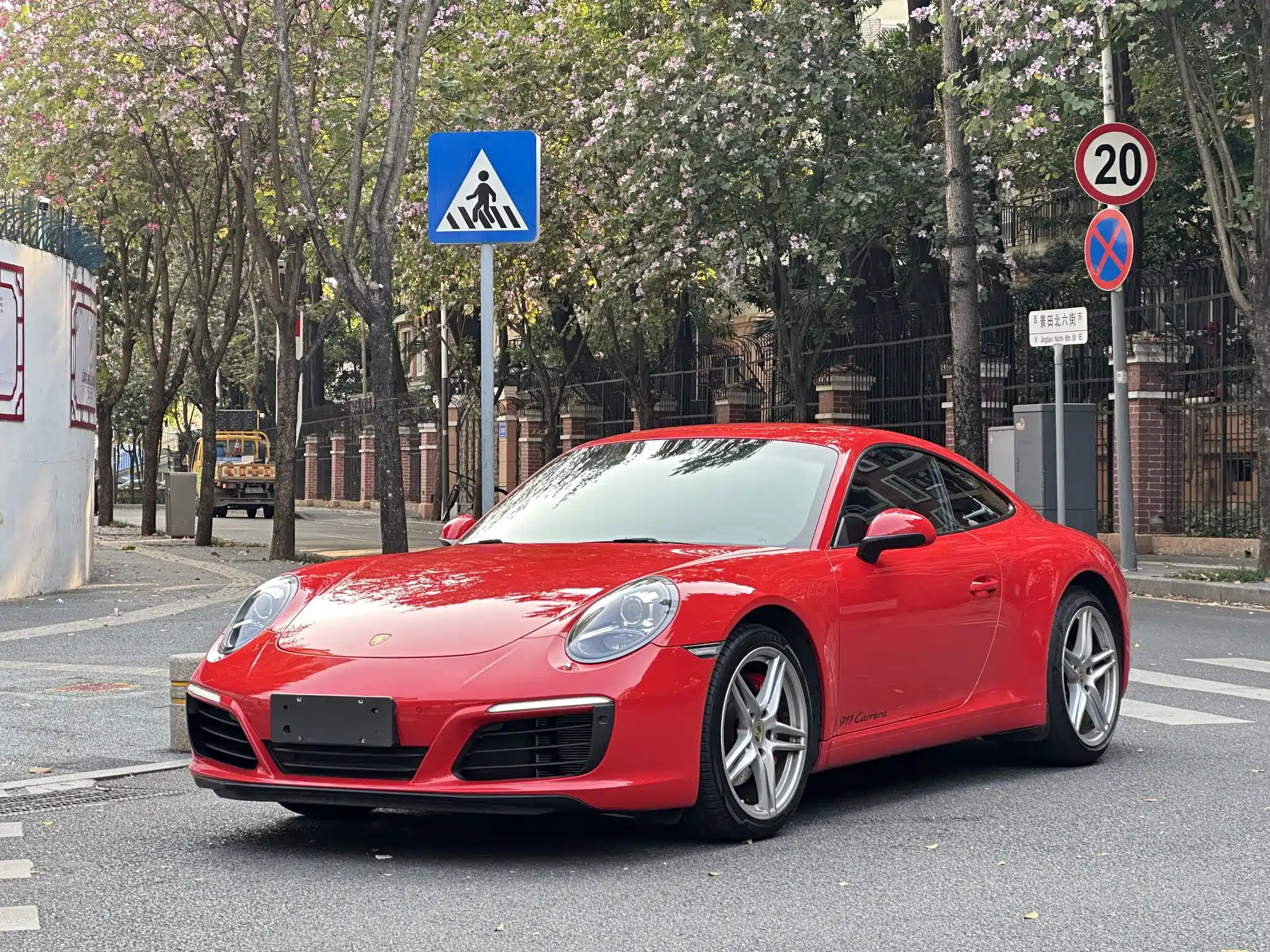 PORSCHE 911