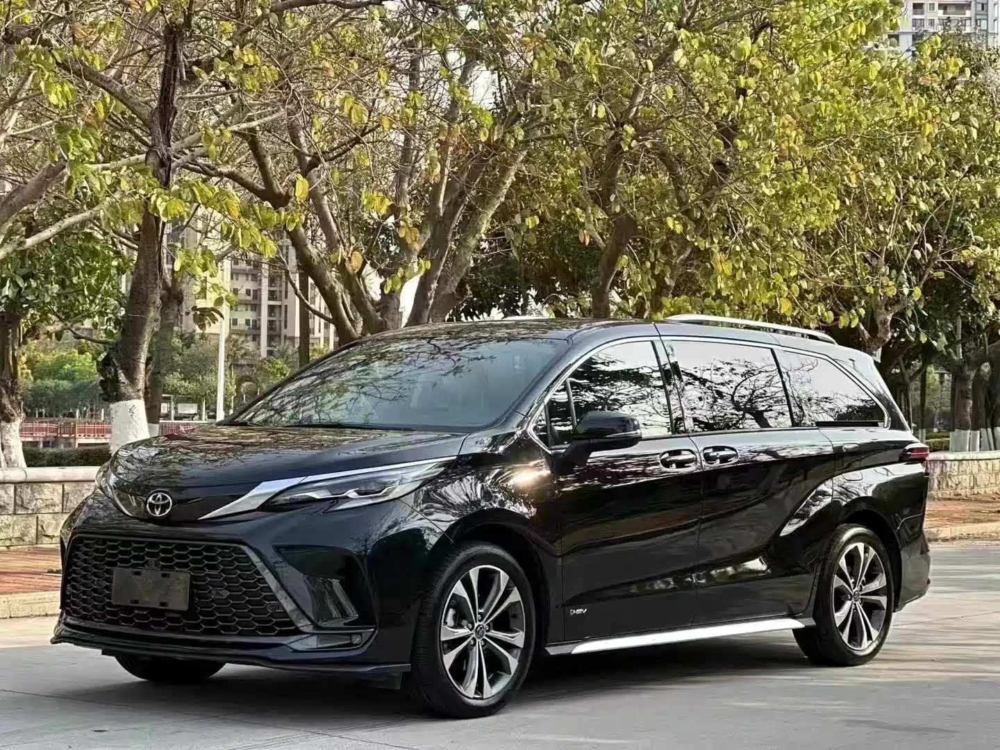 TOYOTA GRANVIA 2024
