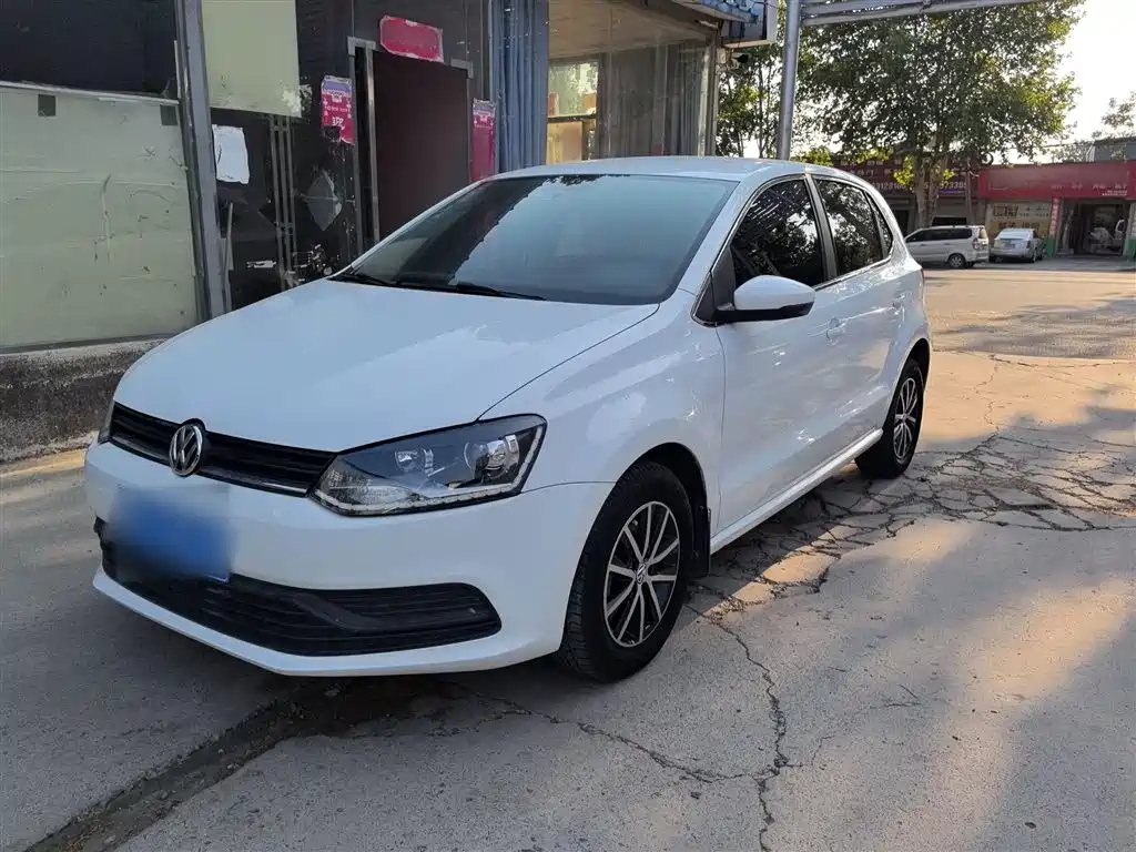 VOLKSWAGEN POLO 2016