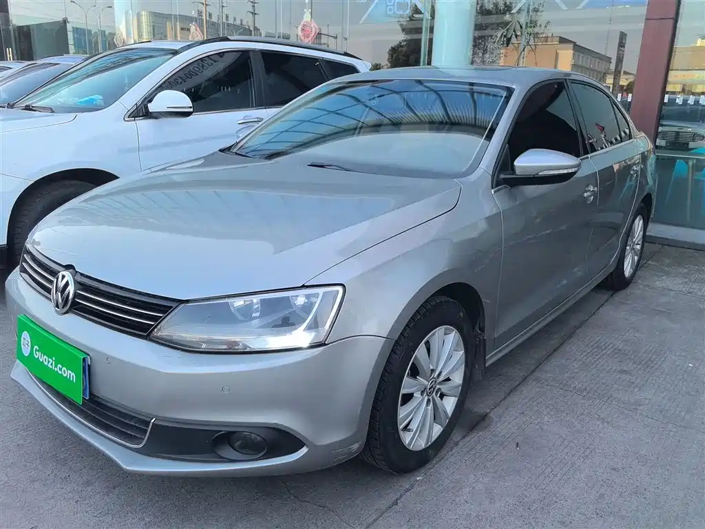 VOLKSWAGEN SAGITAR 2012