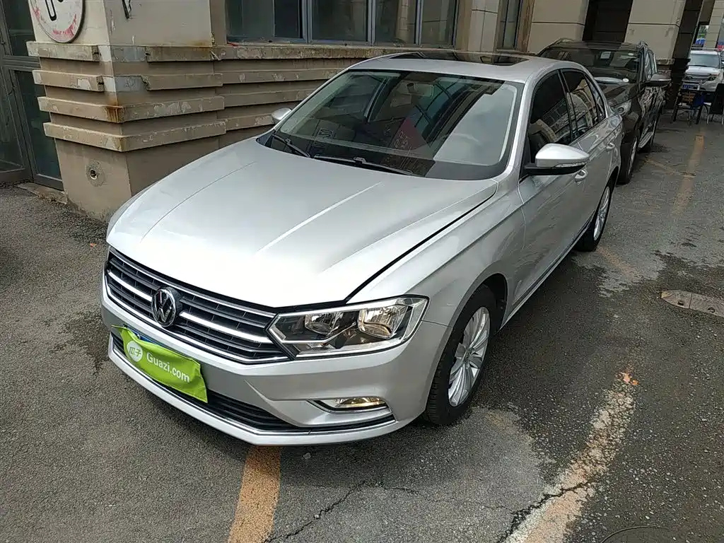 VOLKSWAGEN BORA 2018