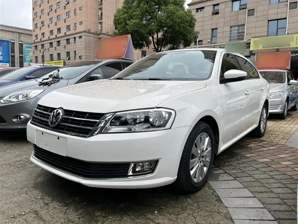 VOLKSWAGEN LAVIDA 2013