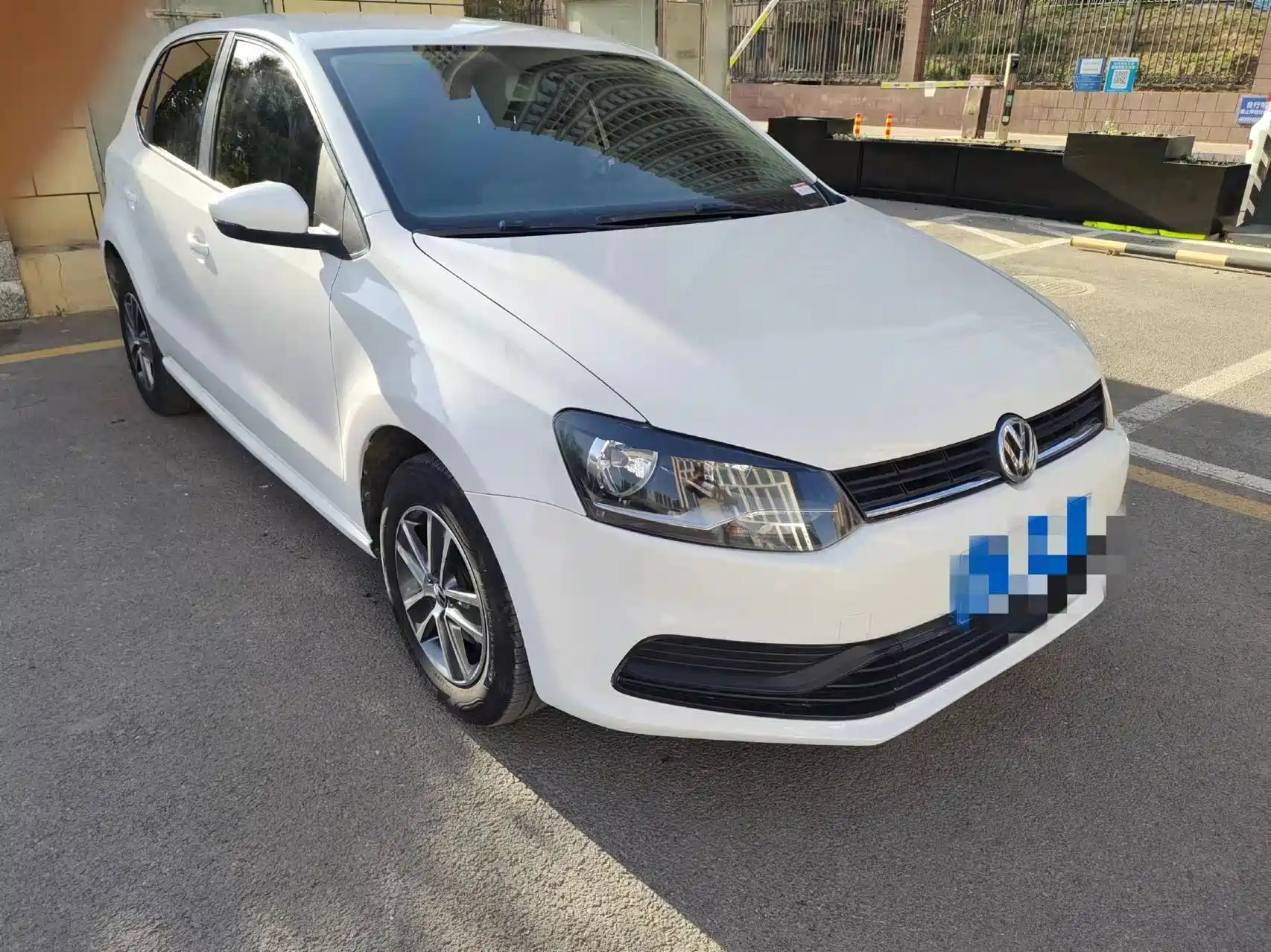 VOLKSWAGEN POLO 2016