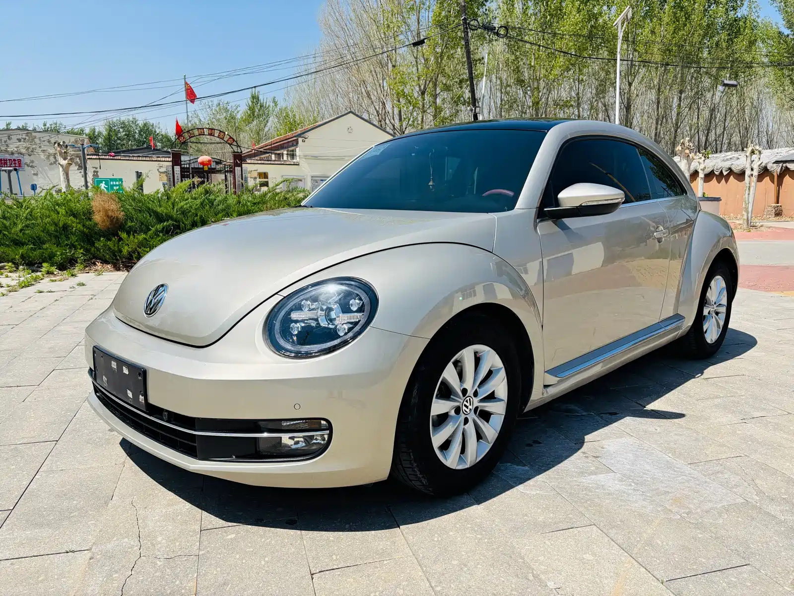 VOLKSWAGEN BEETLE 2014