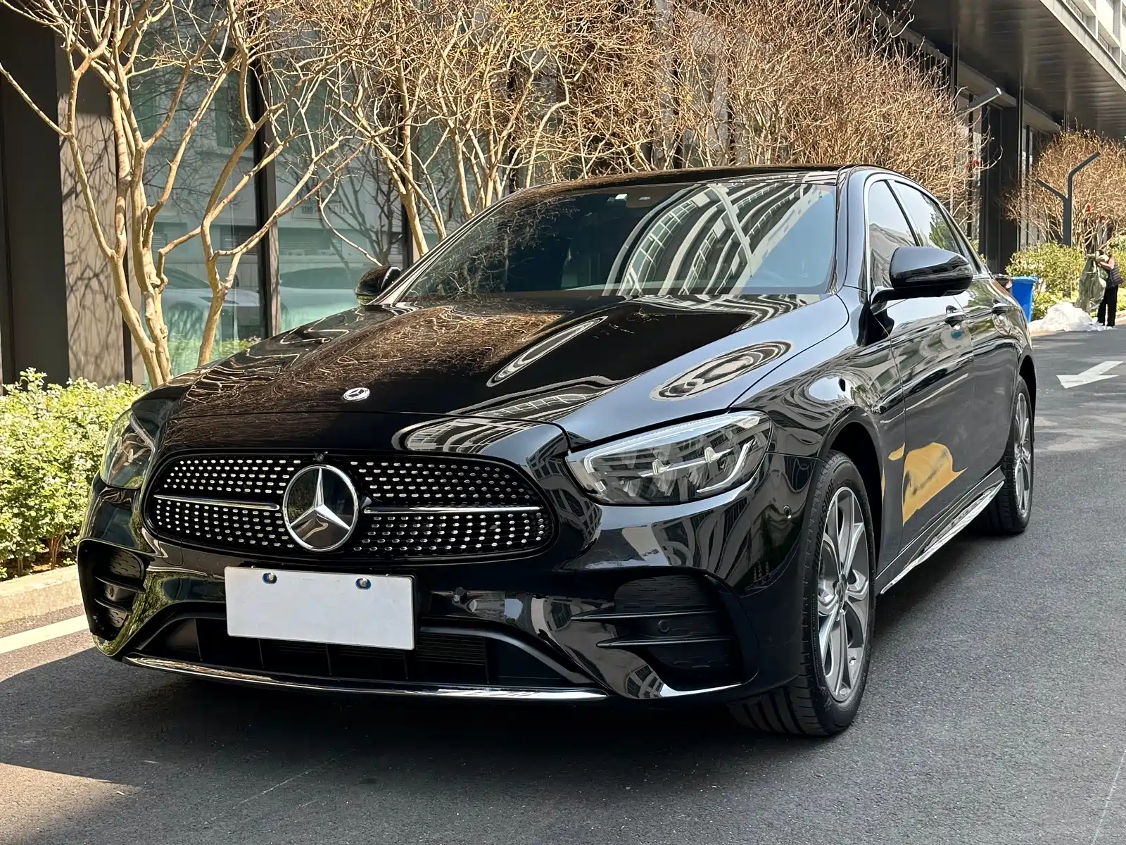 MERCEDES BENZ E-CLASS