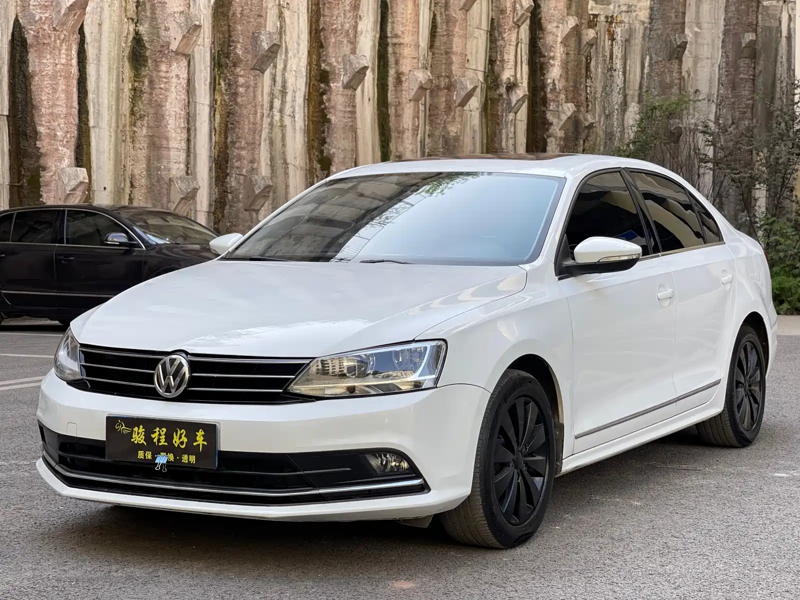 VOLKSWAGEN SAGITAR 2017