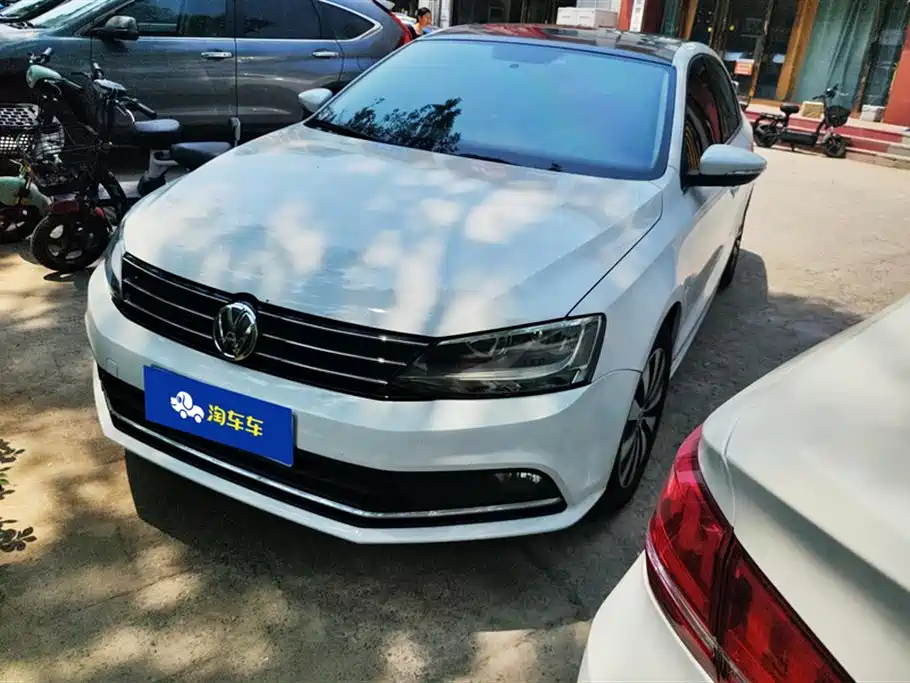 VOLKSWAGEN SAGITAR 2017