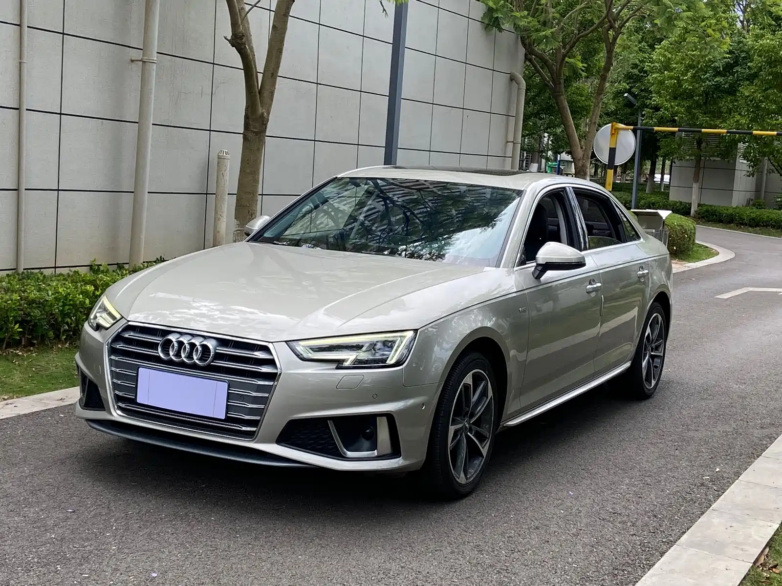 AUDI A4L 2019