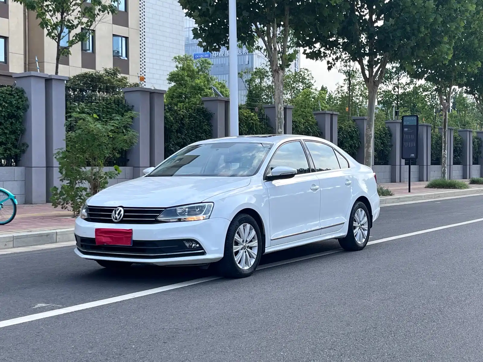 VOLKSWAGEN SAGITAR 2015