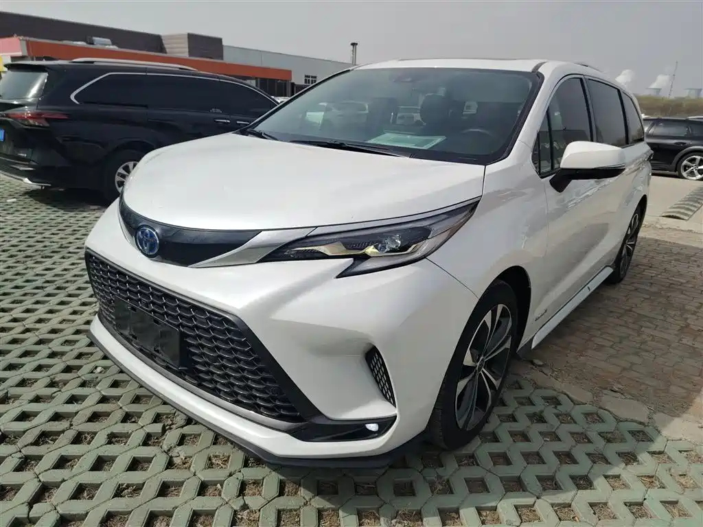TOYOTA GRANVIA 2023