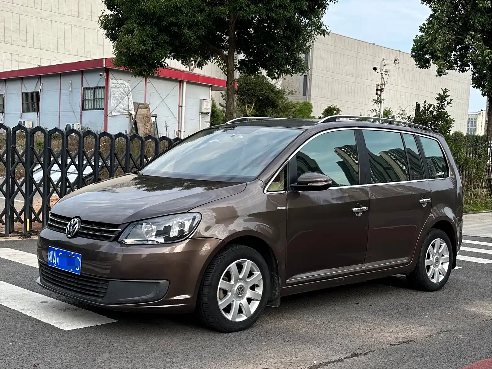 VOLKSWAGEN TOURAN 2011