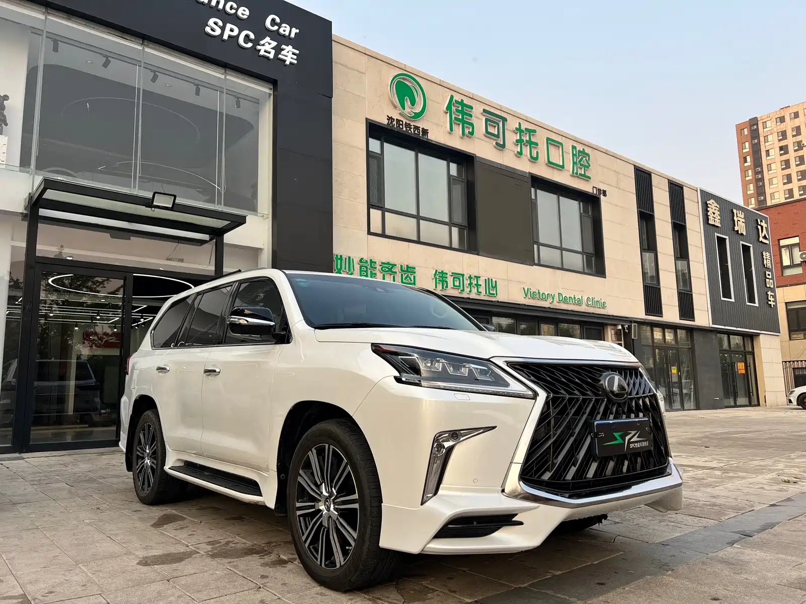 LEXUS LX