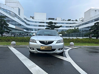 MAZDA 3  2010