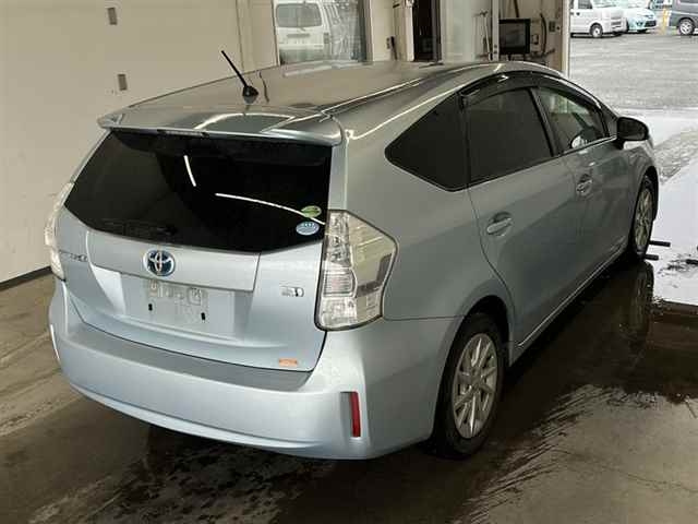 TOYOTA PRIUS ALPHA 2013