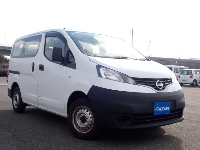 NISSAN NV200