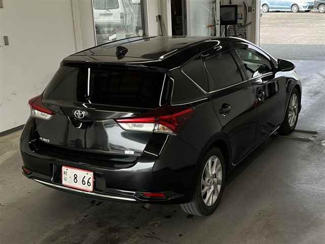 TOYOTA AURIS 2016