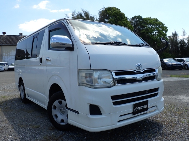 TOYOTA HIACE VAN