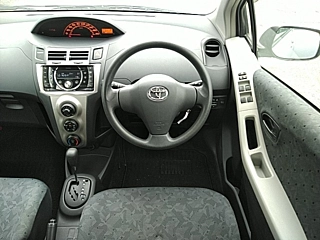 TOYOTA VITZ 2011