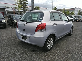 TOYOTA VITZ 2011
