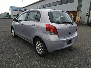 TOYOTA VITZ 2011
