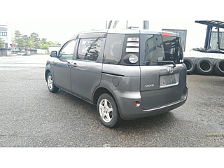 TOYOTA SIENTA 2010