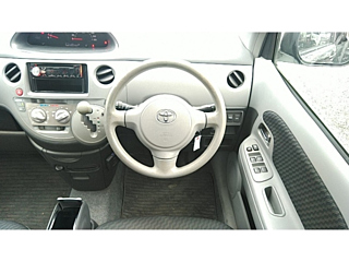 TOYOTA SIENTA 2010