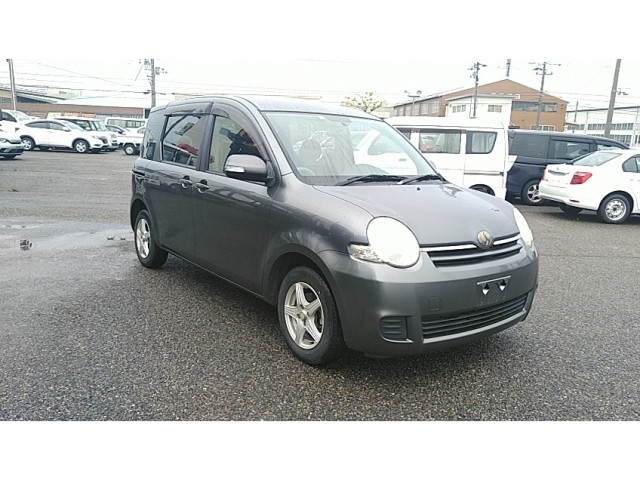 TOYOTA SIENTA 2010