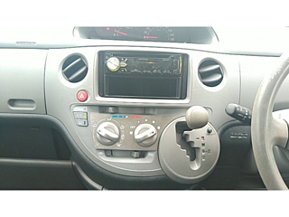 TOYOTA SIENTA 2010