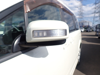 NISSAN LAFESTA 2010