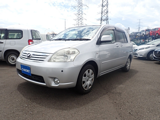 TOYOTA RAUM 2010