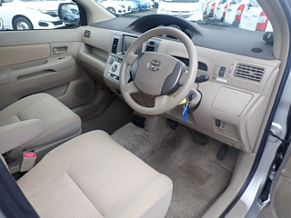 TOYOTA RAUM 2010